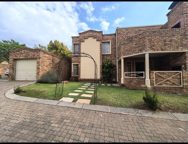 2 BEDROOM TOWNHOUSE FOR SALE IN BELLAIRS PARK